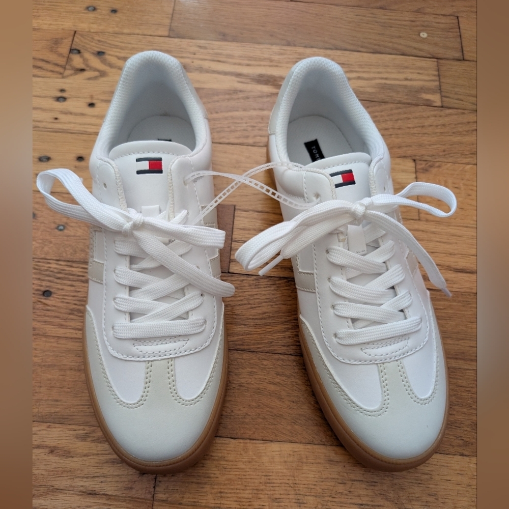 NWOT Tommy Hilfiger White & Beige Sneakers - Picture 4 of 9
